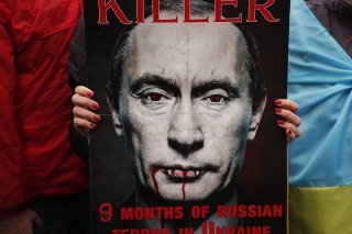 Des citoyens russes vivant en Géorgie protestent contre l'invasion russe en Ukraine dans le centre de Tbilissi, samedi.